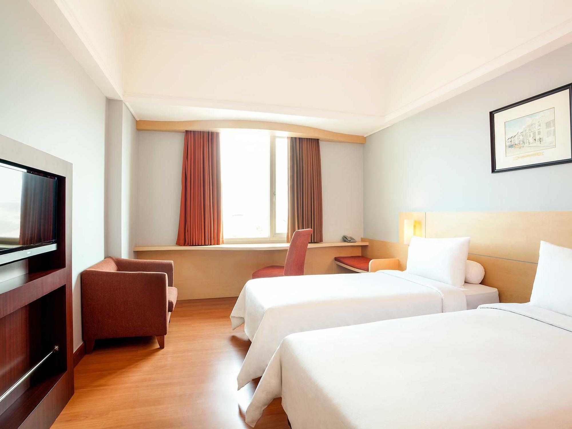 Arcadia Surabaya Hotel ภายนอก รูปภาพ