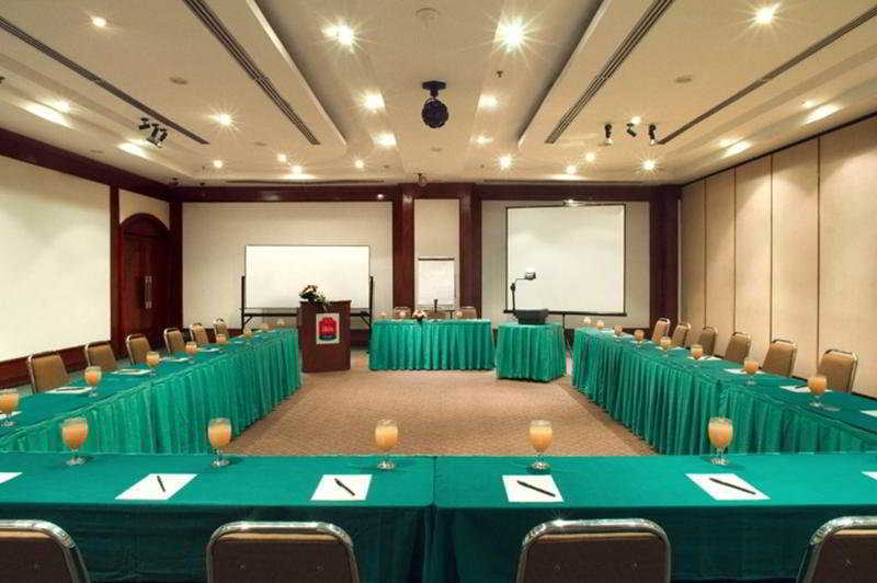 Arcadia Surabaya Hotel ภายนอก รูปภาพ