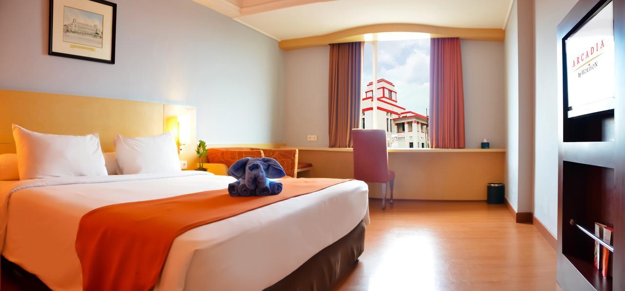 Arcadia Surabaya Hotel ภายนอก รูปภาพ