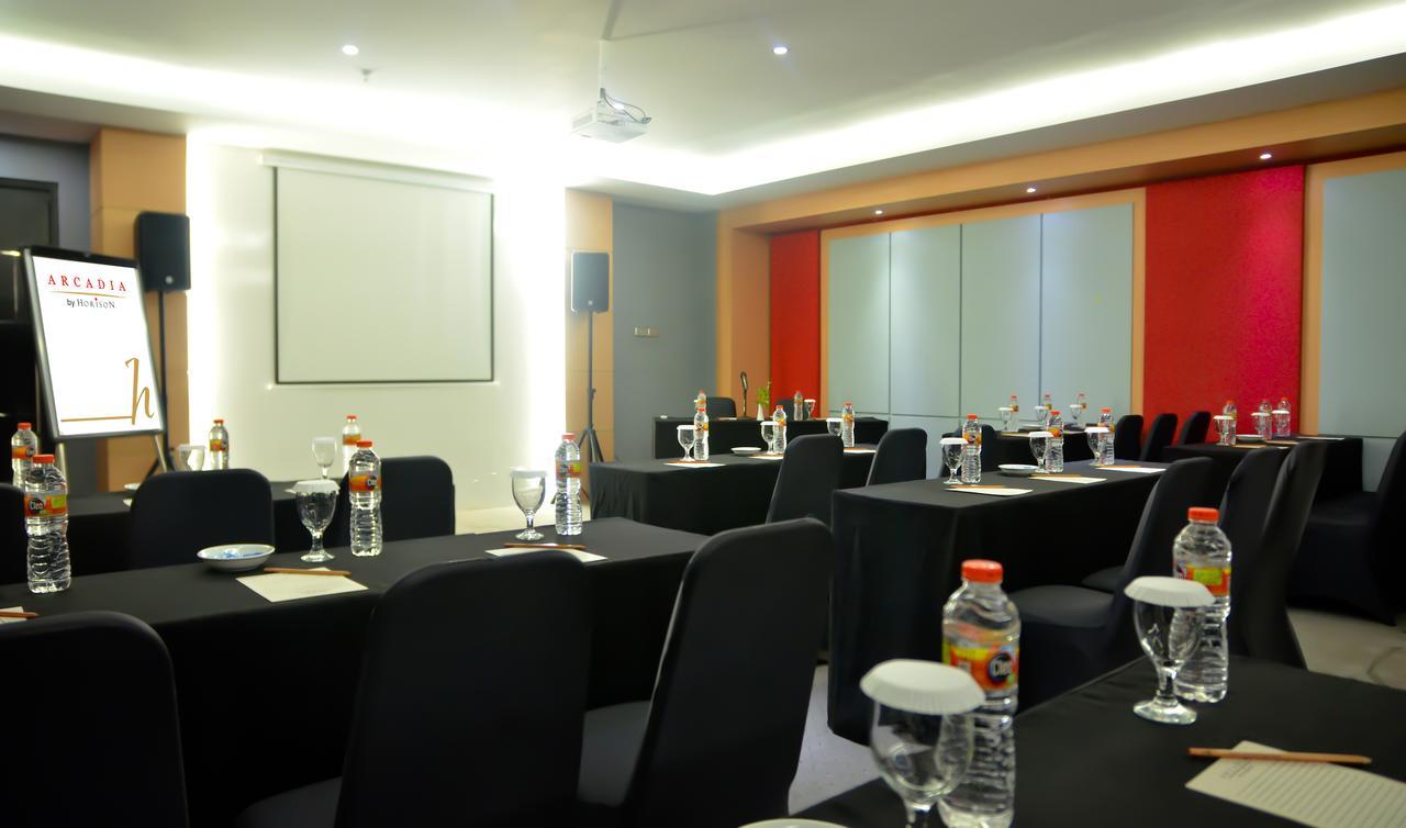 Arcadia Surabaya Hotel ภายนอก รูปภาพ