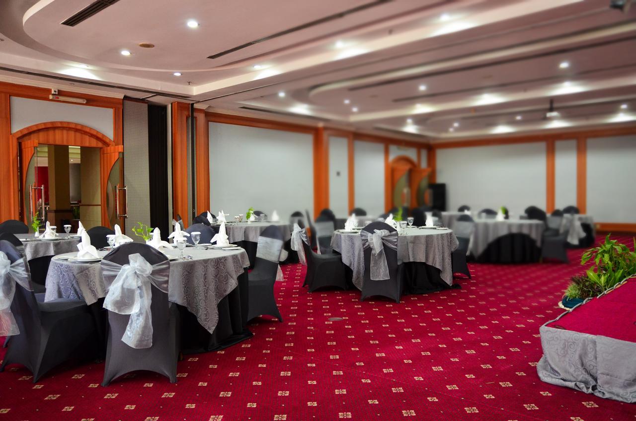 Arcadia Surabaya Hotel ภายนอก รูปภาพ