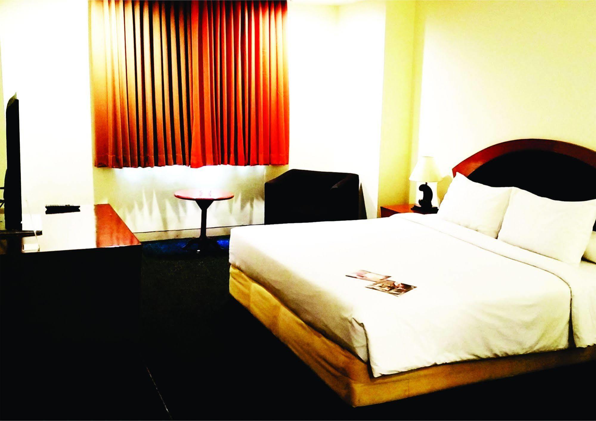 Arcadia Surabaya Hotel ภายนอก รูปภาพ