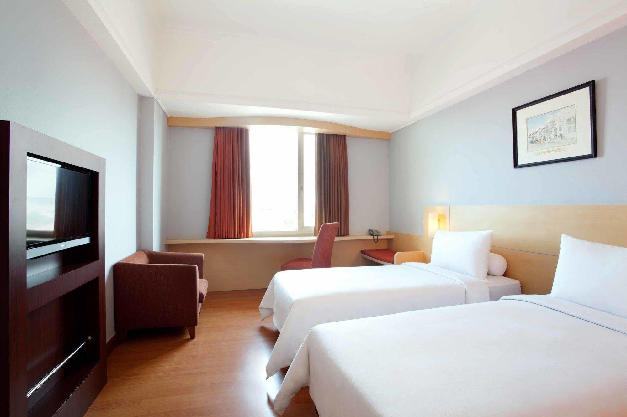 Arcadia Surabaya Hotel ภายนอก รูปภาพ