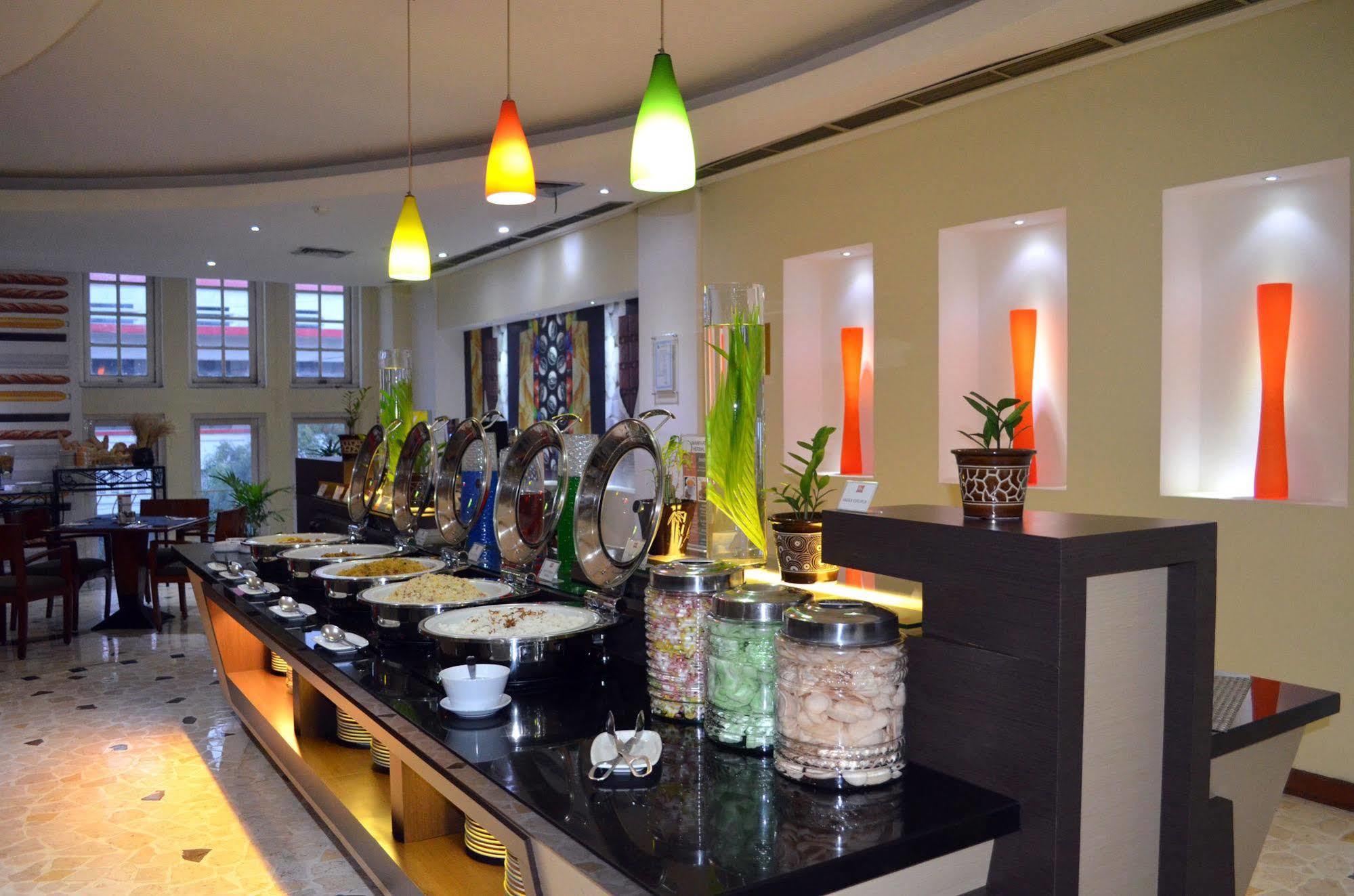 Arcadia Surabaya Hotel ภายนอก รูปภาพ