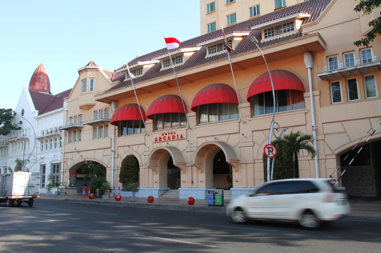 Arcadia Surabaya Hotel ภายนอก รูปภาพ