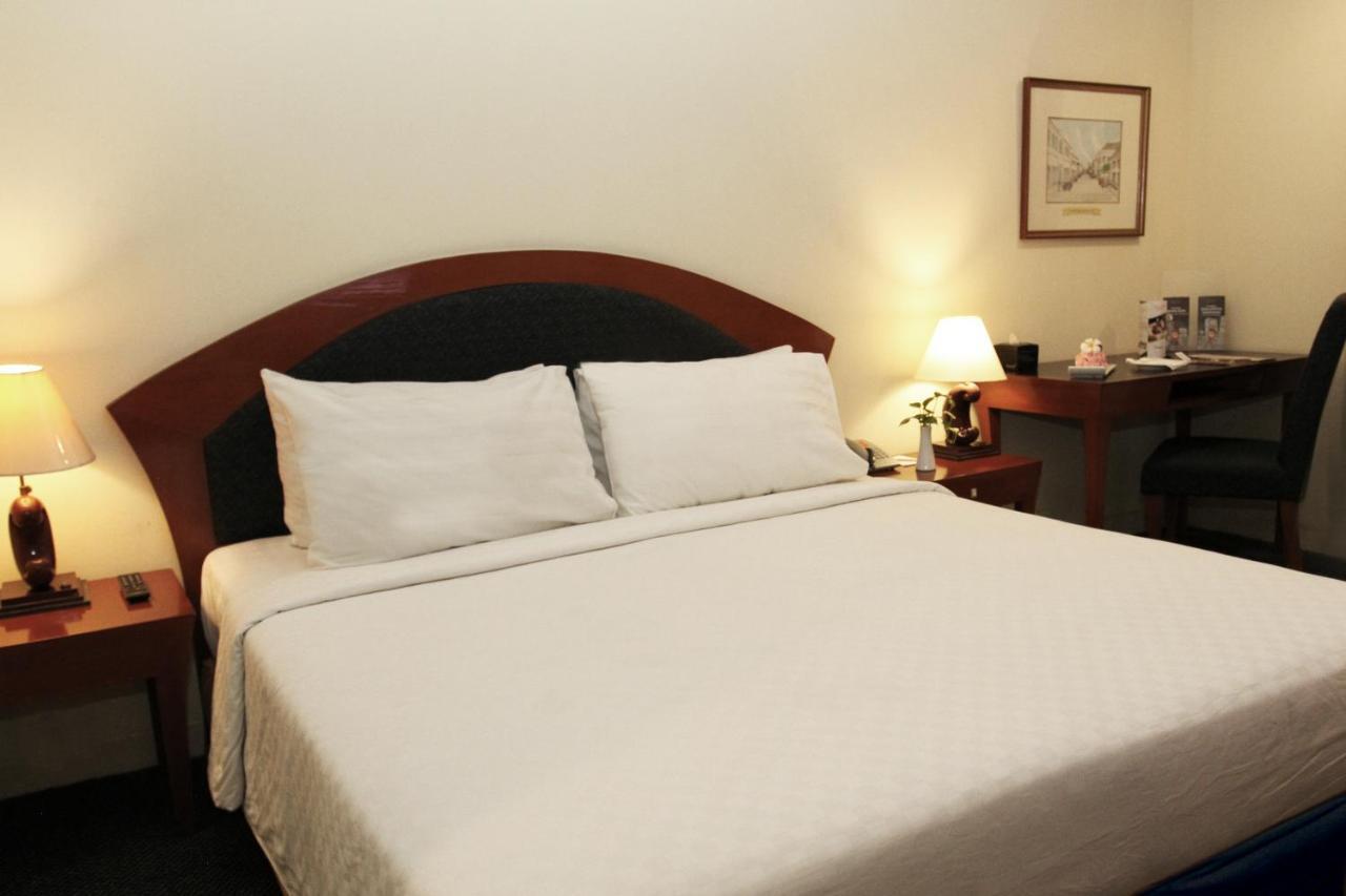 Arcadia Surabaya Hotel ภายนอก รูปภาพ