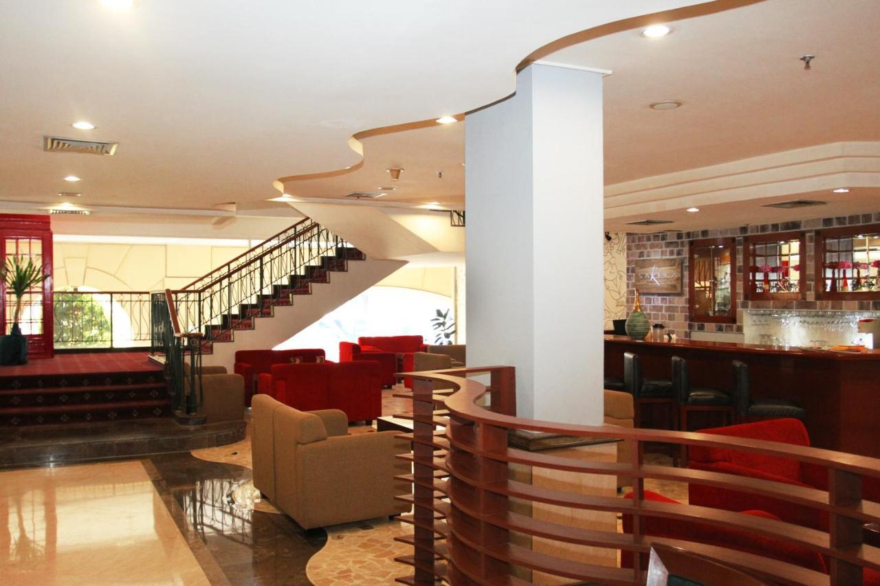 Arcadia Surabaya Hotel ภายนอก รูปภาพ